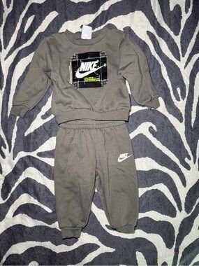 Nike Olive Green Graphic Sweatshirt with Neon Accents